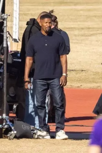 *EXCLUSIVE* Jamie Foxx and Cameron Diaz hold each other close while filming 'Back In Action' in Atlanta with Glenn Close!