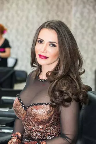 Mara-Bănică-la-spital-3-333x500