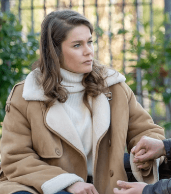 Serialul „Fata de la fereastră” nu se difuzează miercuri , 31 decembrie, la Kanal D. Când revine în grilă producția cu Burcu Birick