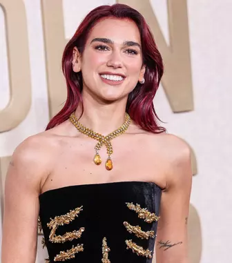 Dua Lipa împlinește 31 de ani! De la coveruri pe YouTube la succes mondial. Cum arată viața artistei după nunta cu Callum Turner