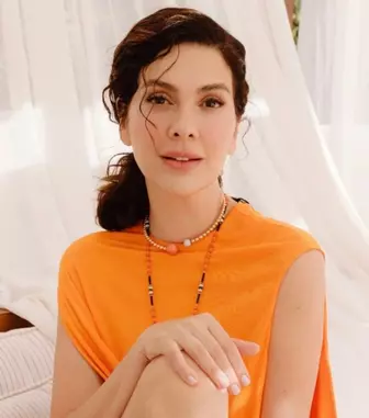 Bergüzar Korel, pe coperta revistei HELLO! Turcia: „Pun mai mult preț pe fericire decât pe a avea dreptate”