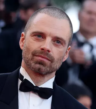 Sebastian Stan își sărbătorește ziua de naștere. Detaliul neștiut din copilăria sa și de ce îi este greu să revină în orașul natal, Constanța