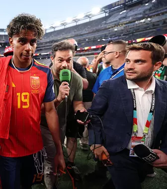 Lamine Yamal, povestea din spatele succesului. Mama lui l-a născut la 16 ani, iar frățiorul său a devenit viral la Campionatul Mondial 2026