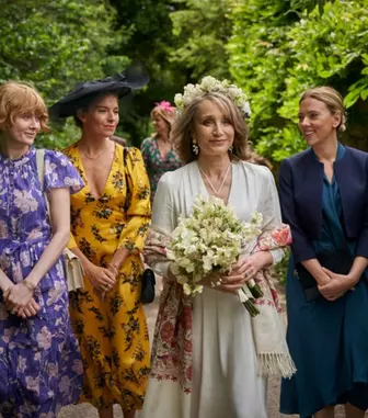 Scarlett Johansson și Kristin Scott Thomas, din nou mamă și fiică pe ecran în „My Mother's Wedding”. Când apare filmul pe SkyShowtime