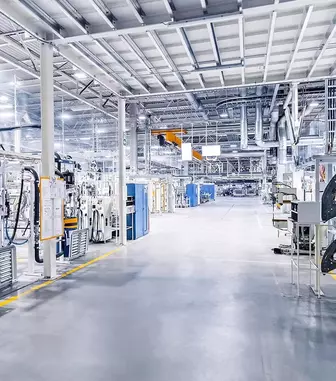 Oțelul care rezistă generații. De ce tot mai mulți antreprenori aleg structura metalică în locul betonului?