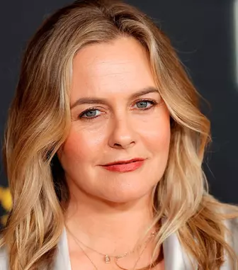„Clueless” revine după 30 de ani! Alicia Silverstone se întoarce în rolul iconic al lui Cher Horowitz
