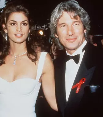 Richard Gere și Cindy Crawford făceau furori pe vremuri. Azi, copiii lor, Homer și Kaia, joacă împreună în serialul „Cioburile” de pe Disney+. Detalii din culise