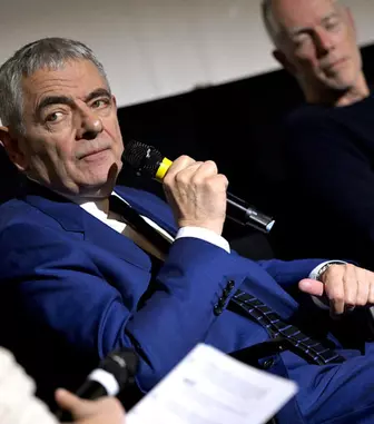 Rowan Atkinson revine pe TV în rolul detectivului Maigret: Când sunt difuzate ultimele episoade la Viasat Epic Drama