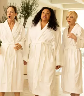 Isla Fisher, Anna Faris și Leslie Mann fac haos la un resort de lux: Comedia „Weekend la Spa” ajunge în cinematografe