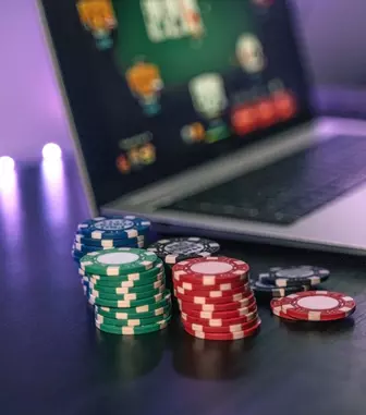 Divertisment digital fără griji: ce înseamnă licențierea unei platforme și de ce contează pentru public