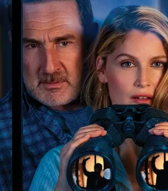 Laetitia Casta și Gilles Lellouche, detectivi de ocazie într-o comedie inspirată de Hitchcock. „Crima de la etajul 3”, din 11 septembrie la cinema