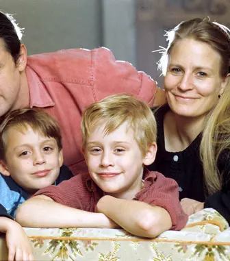 Totul despre părinții lui Macaulay Culkin. Actorul din „Singur acasă” își acuză tatăl de abuz