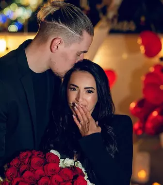 Larisa Iordache și iubitul ei, Cristian Chiriţă, s-au logodit. Primele imagini de la cererea în căsătorie