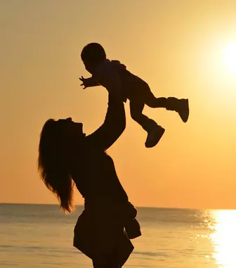 Ce este colostrul și de ce este important pentru cei mici