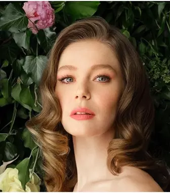 „Fata de la fereastră” – Rezumate episoade difuzate pe Kanal D: secrete, iubire și intrigi în fiecare episod