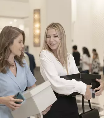 „Fata de la fereastră” – Rezumate episoade difuzate pe Kanal D: secrete, iubire și intrigi în fiecare episod