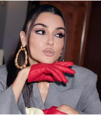Hande Erçel face istorie: prima vedetă turcă pe coperta Grazia Italia, apariție la Paris Fashion Week și despărțirea de Hakan Sabancı