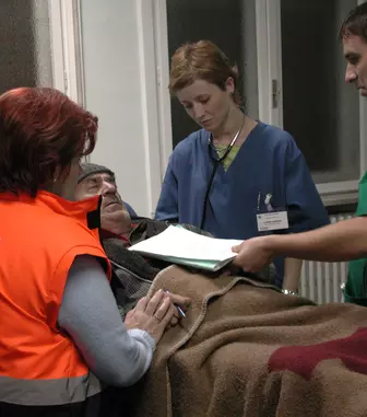 „Moartea domnului Lăzărescu”, filmul regizorului Cristi Puiu, revine în cinematografe la 20 de ani de la lansare. Vor fi proiecții speciale în București, în prezența echipei