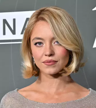 Sydney Sweeney a renunțat la haine și la inhibiții. Cum a apărut pe covorul roșu la un eveniment monden din Los Angeles