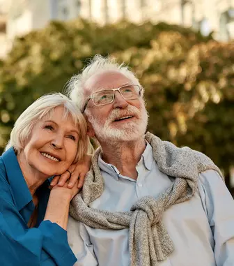 Cum alegi un cămin de bătrâni potrivit: condițiile esențiale pentru siguranță și confort