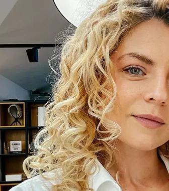 Victoria Raileanu: „Totul se întâmplă parcă pe fast forward”. Cum au fost filmările intense pentru „Iubire cu parfum de lavandă”. EXCLUSIV