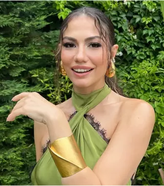 Demet Özdemir, numită „actrița inspirațională a anului” la Premiile Golden 2025. Noul ei serial face furori