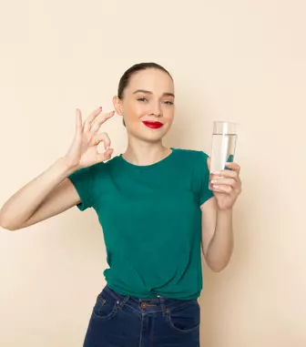 Mitul celor 8 pahare de apă: Cât de multă apă ar trebui să bei de fapt ca să ai energie