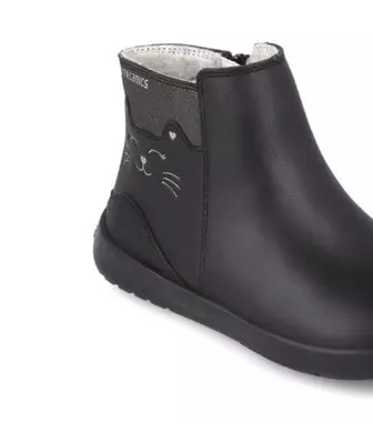 Ghete pentru fete: încălțămintea ideală pentru zilele reci și ploioase