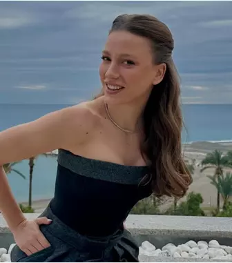 Serenay Sarıkaya, apariție care a cucerit Instagramul: ținuta roșie care a strâns mii de aprecieri