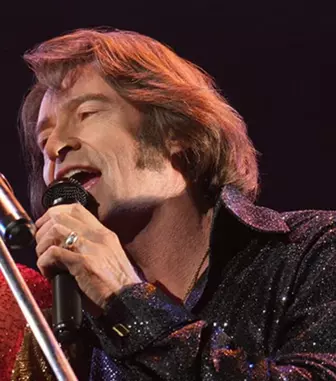 „Song Sung Blue: Un vis în doi”, povestea reală care i-a emoționat pe Hugh Jackman și Neil Diamond