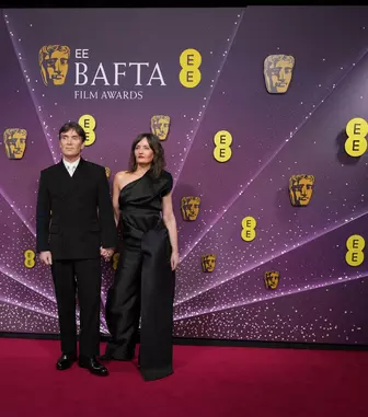 Cillian Murphy și soția sa, apariție rară și plină de eleganță la BAFTA 2026. Cine este femeia care îi este alături de 30 de ani