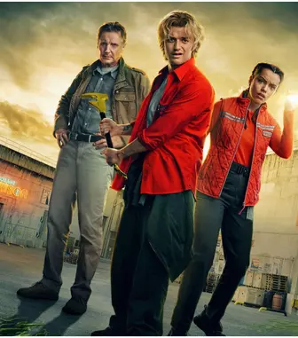 Liam Neeson și Joe Keery, luptă contra cronometru în „Cod roșu: Apocalipsa”. Detaliul emoționant care îl leagă pe actor de Vanessa Redgrave