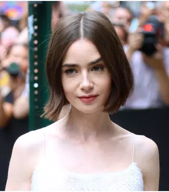Lily Collins va fi Audrey Hepburn, dar fanii sunt furioși! Cine este artista despre care mulți spun că „s-a născut” pentru acest rol