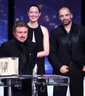 Cristian Mungiu a scris din nou istorie la Cannes! Discursul puternic de pe scenă după câștigarea Palme d'Or 2026