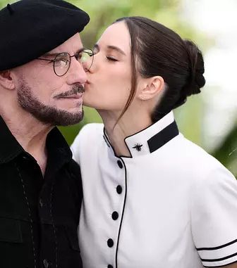 De ce refuză fiica lui John Travolta să trăiască ca un star de la Hollywood? Adevărul despre Ella Bleu
