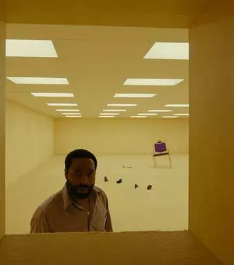 Filmul „Backrooms: Fără ieșire” ajunge în cinema: Distribuție de Oscar și un labirint de groază. Dată de lansare în România