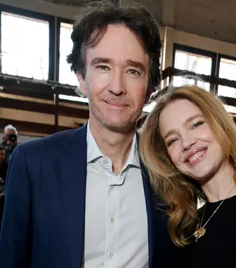 Natalia Vodianova este însărcinată pentru a șasea oară! Supermodelul a dat vestea pe coperta Vogue France. Pictorialul i-a cucerit pe fani