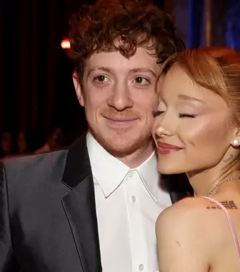 Ariana Grande și Ethan Slater s-au despărțit. Ce se întâmplă cu actorii din filmul Wicked
