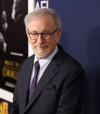 Steven Spielberg revine cu „Ziua adevărului”, un nou SF cu Emily Blunt și Josh O’Connor