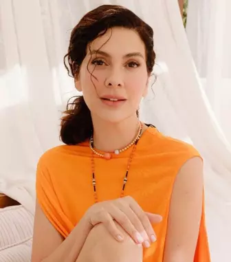 Bergüzar Korel, pe coperta revistei HELLO! Turcia: „Pun mai mult preț pe fericire decât pe a avea dreptate”