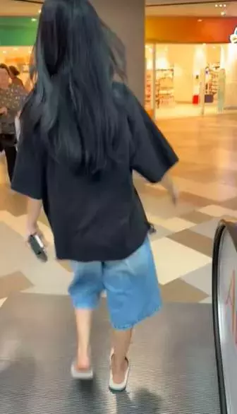 andreea-tonciu-in-mall