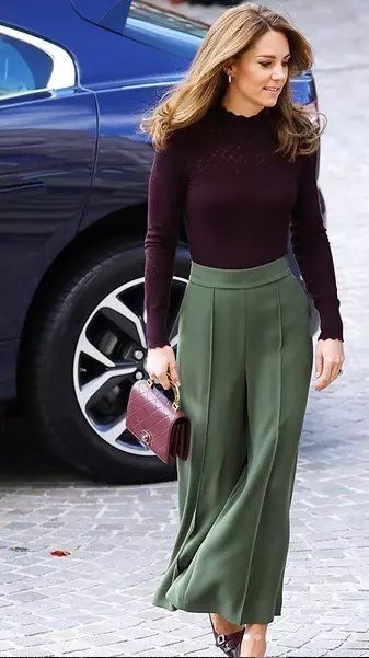 Kate Middleton a făcut furori cu o pereche de pantaloni culottes.