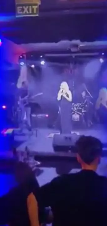 Ana Maria canta la evenimente