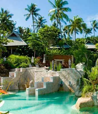 Kamalaya - Insula Koh Sumai, Thailanda; Pe vremuri, insula Koh Sumai era un lacas natural de ruga pentru calugarii budisti si este considerat un loc dedicat curatarii trupesti si sufletesti de secole intregi. Spa-ul Kamalaya beneficiaza de o locatie paradiziaca, cu vegetatie tropicala, pesteri sacre, plaje cu nisip alb, fin si apa turcoaz. Tratamentele de wellness includ diete cu rol de detoxifiere şi slabire, programe de fitness, yoga, dar poti opta pentru terapii combinate, daca vrei sa te simti nou-nouta. Oricum, peisajele sublime, specifice  Thailandei, iti vor oferi senzatia ca ai renascut inca din prima zi.; www.kamalaya.com.