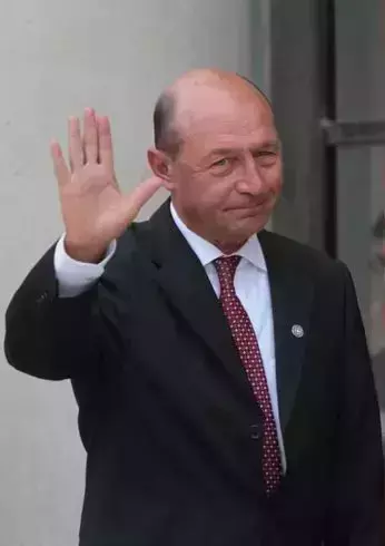 colaj-foto-cu-traian-basescu-si-ion-iliescu-1-1-1