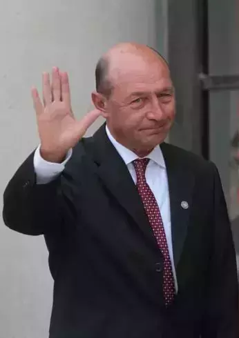 colaj-foto-cu-traian-basescu-si-ion-iliescu-1-1-1