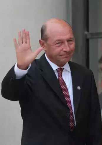 colaj-foto-cu-traian-basescu-si-ion-iliescu-1