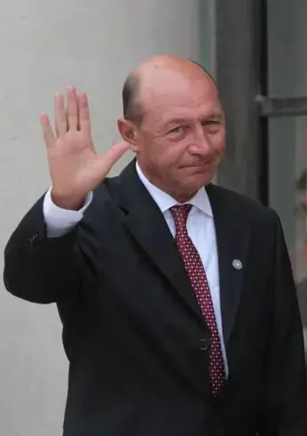 colaj-foto-cu-traian-basescu-si-ion-iliescu-1