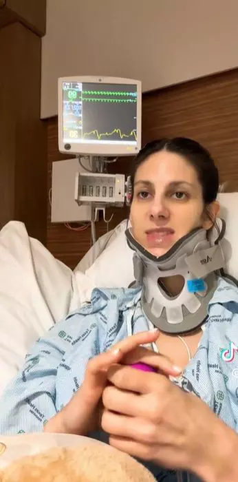 alicia-halloc-pe-patul-de-spital