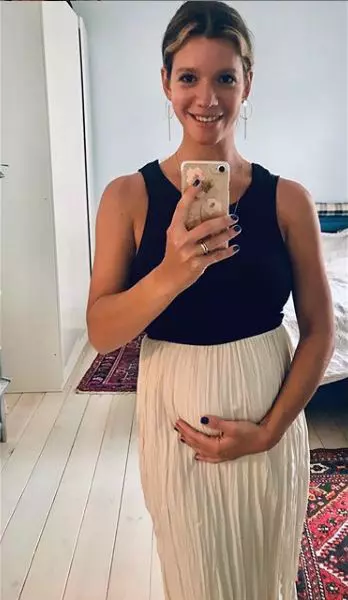 Ada-Condeescu-burtică-de-gravidă